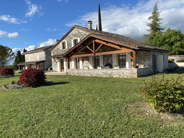 Traditional Stone Property with Two Independent Houses - Ideal for Dual Living for sale for 593,600&euro; in Lot, Midi-Pyrénées