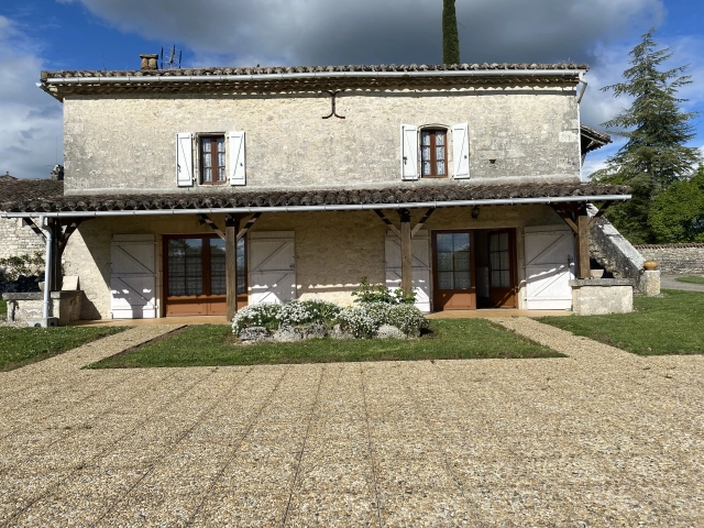 Charming Stone House with Covered Terrace for sale for 224,700&euro; in Lot, Midi-Pyrénées