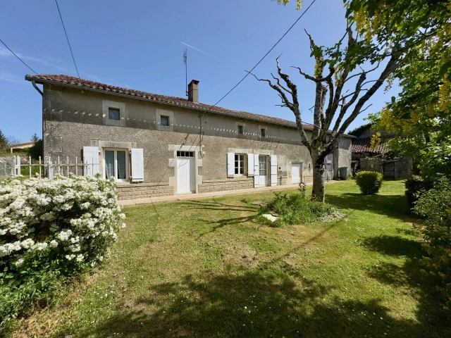 Detached Character French Property for sale for 161,320&euro; in Charente, Poitou-Charentes
