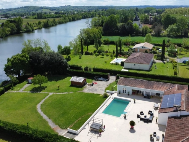 4 Bedroom(s) - 3 Bathroom(s) - 5,078m² land for sale in Lot-et-Garonne, Aquitaine, France - FrenchPropertyPortal.com Riverside Dream Home for sale for 850,000€ in Lot-et-Garonne, Aquitaine