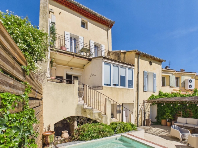 Authentic 17th-Century Village House with Terrace, Pool, and Views – 30 Minutes from Aix-en-Provence for sale for 620,000&euro; in Var, Provence-Alpes-Côte-d\'Azur