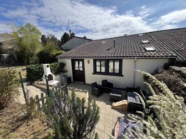 Exquisite fully furnished 4 bed cottage with barn and land for sale for 147,150&euro; in Haute-Vienne, Limousin