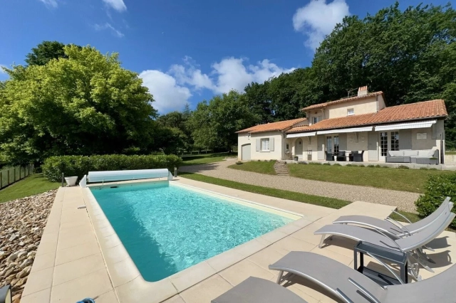Tastefully decorated, 3 Bedroom Family house with Pool for sale for 298,000&euro; in Dordogne, Aquitaine