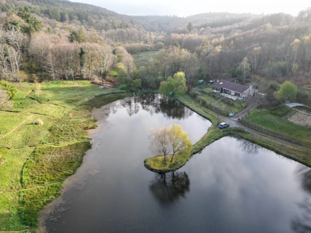 Breathtaking lake views paired with a detached bungalow set within beautiful private gardens. for sale for 349,800&euro; in Haute-Vienne, Limousin