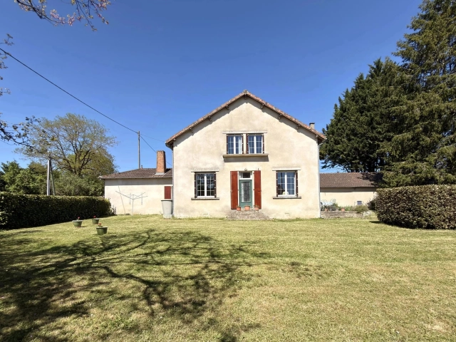 Spacious 5-Bedroom Home in a Peaceful Village Setting for sale for 140,400&euro; in Charente, Poitou-Charentes