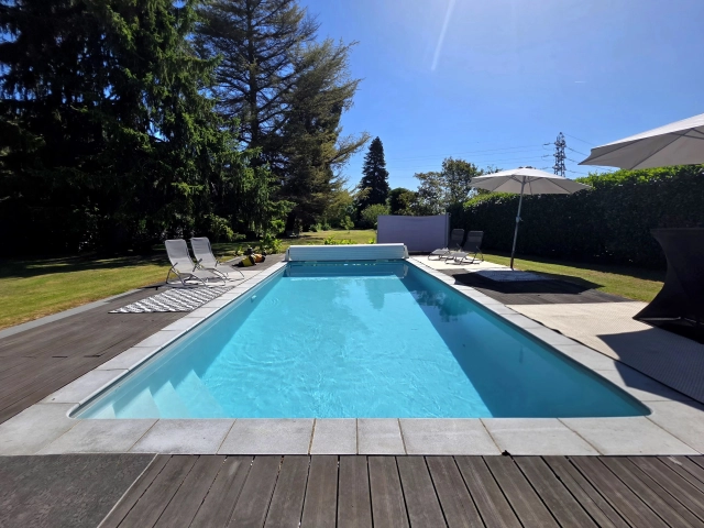 3 Bedroom(s) - 3 Bathroom(s) - 3,981m² land for sale in Dordogne, Aquitaine, France - FrenchPropertyPortal.com Stunning Renovated Villa with Guest Apartment and Pool for sale for 506,680€ in Dordogne, Aquitaine