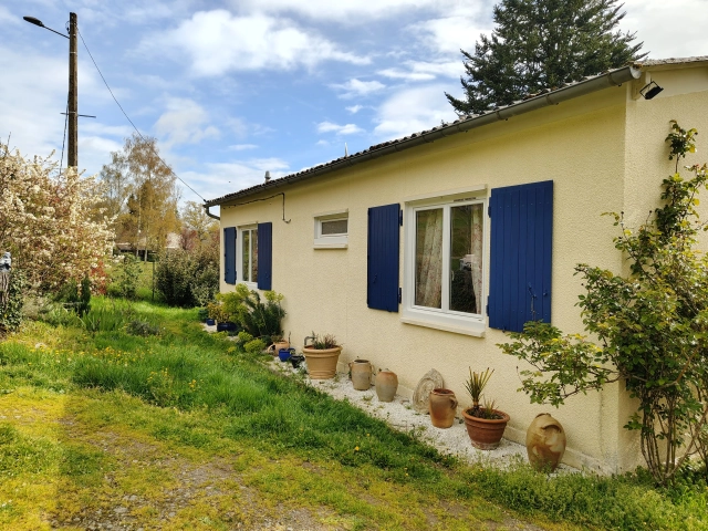 Peaceful Country Property with Guest House and Scenic Views for sale for 118,800&euro; in Charente, Poitou-Charentes