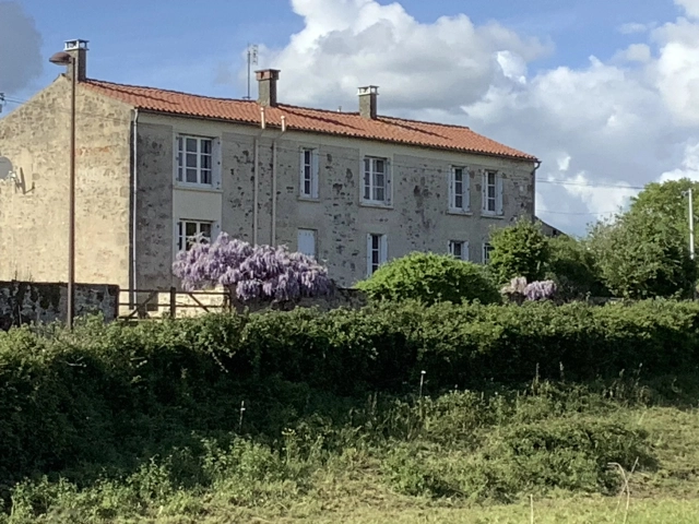 Charming stone house at the edge of the village for sale for 214,000&euro; in Vendée, Pays-de-la-Loire
