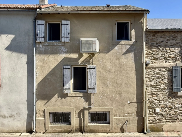 Pretty stone village house with nearby garden for sale for 108,600&euro; in Aude, Languedoc-Roussillon