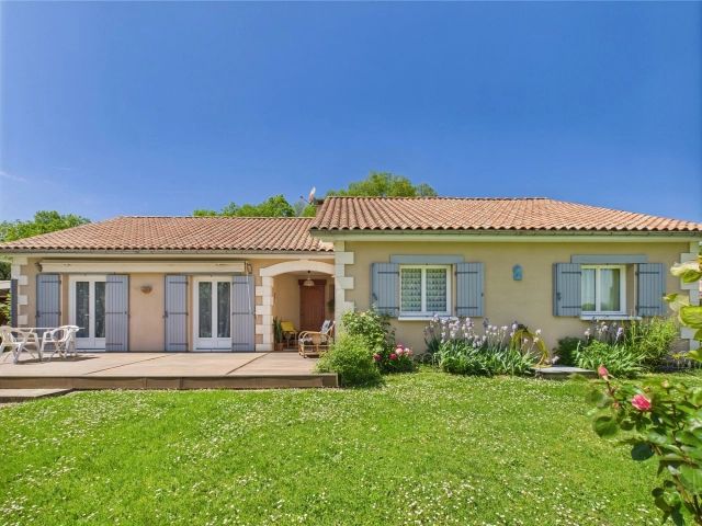 4 Bedroom(s) - 1 Bathroom(s) - 5,875m² land for sale in Dordogne, Aquitaine, France - FrenchPropertyPortal.com Single-Storey Country House with Outbuildings in the Dordogne, near Verteillac with option to purchase an additional 3ha field for sale for 260,000€ in Dordogne, Aquitaine