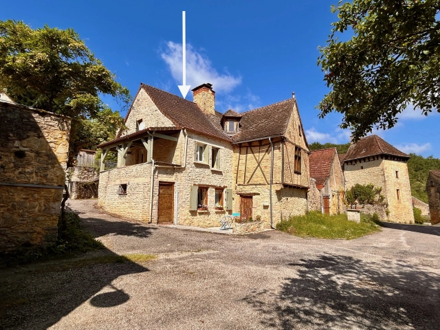 Charming stone village house with covered terrace for sale for 104,500&euro; in Lot, Midi-Pyrénées