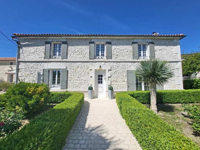 Very pretty stone, 4-bedroom, family home, with pool and large, secure barn. for sale for 475,000&euro; in Charente, Poitou-Charentes