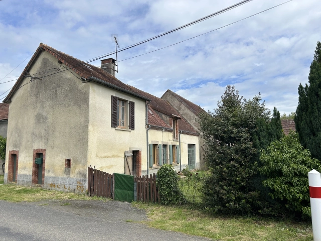 Three bedroom equestrian property for sale for 141,700&euro; in Indre, Centre