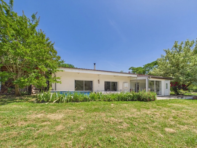 Large one-level 4 bedroom house in exceptional natural surroundings for sale for 199,950&euro; in Dordogne, Aquitaine