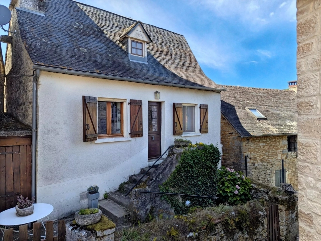 Charming Stone Village House with 3 Bedrooms, Garage, Cellar and Terraces in Gignac, Lot for sale for 174,900&euro; in Lot, Midi-Pyrénées