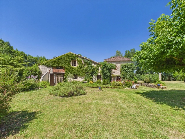 6 Bedroom(s) - 3 Bathroom(s) - 5,166m² land for sale in Lot-et-Garonne, Aquitaine, France - FrenchPropertyPortal.com Lovingly restored french farmhouse for sale for 399,000€ in Lot-et-Garonne, Aquitaine