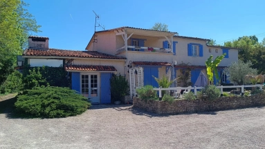 Great potential for business or family home for sale for 450,500&euro; in Charente, Poitou-Charentes