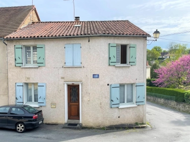 Village house offering flexible accommodation for sale for 136,250&euro; in Dordogne, Aquitaine