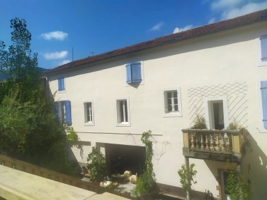 Gorgeous character townhouse with  revenue potential for sale for 490,000&euro; in Aude, Languedoc-Roussillon