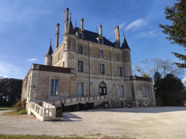 Elegant 19th-Century Château with Parkland, Pool & Guest Houses for sale for 1,148,000&euro; in Vendée, Pays-de-la-Loire