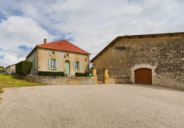 4 Bedroom(s) - 2 Bathroom(s) - 26,973m² land for sale in Lot-et-Garonne, Aquitaine, France - FrenchPropertyPortal.com Charming farm house with swimming pool and second house to renovate for sale for 349,900€ in Lot-et-Garonne, Aquitaine