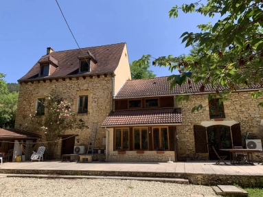 15 mins from Sarlat - 3 bedrooms and 3 bathroom stone property. for sale for 212,000&euro; in Dordogne, Aquitaine
