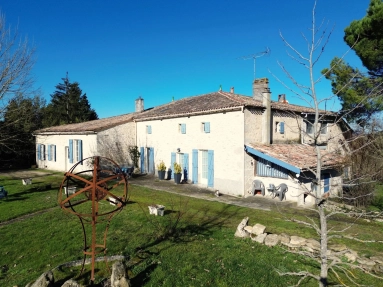 7 Bedroom(s) - 4 Bathroom(s) - 3,958m² land for sale in Gironde, Aquitaine, France - FrenchPropertyPortal.com Stone building complex of 3 units with swimming pool for sale for 710,000€ in Gironde, Aquitaine