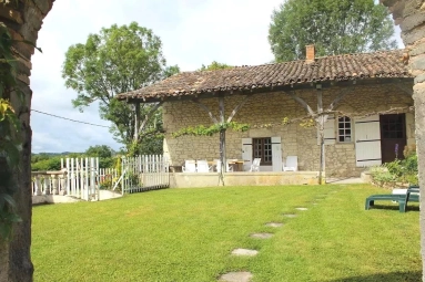 Charming home with character features and countryside views for sale for 294,250&euro; in Dordogne, Aquitaine