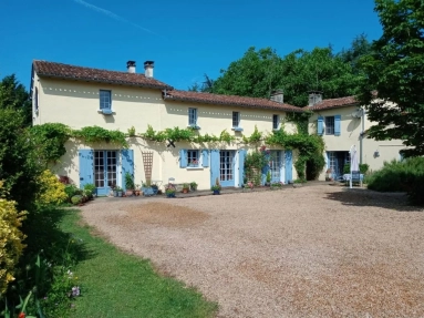 8 Bedroom(s) - 4 Bathroom(s) - 10,102m² land for sale in Charente, Poitou-Charentes, France - FrenchPropertyPortal.com Edge of village detached four bedroom house with two, two bedroom gites, large garden and pool for sale for 339,200€ in Charente, Poitou-Charentes