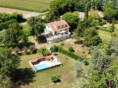 Spacious Home with Panoramic Views + stone house to renovate for sale for 430,000&euro; in Lot-et-Garonne, Aquitaine