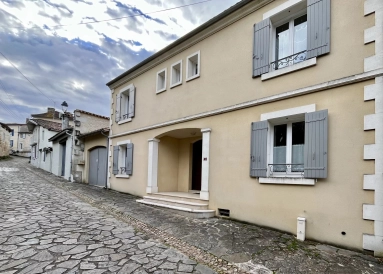 3 Bedroom(s) - 2 Bathroom(s) - 433m² land for sale in Dordogne, Aquitaine, France - FrenchPropertyPortal.com Charming architect-designed house offering 3 bedrooms and optimal living comfort! for sale for 267,500€ in Dordogne, Aquitaine