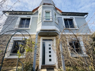 La Salvetat-Peyralès Property with Two Homes, Garden & Pool for sale for 239,000&euro; in Aveyron, Midi-Pyrénées