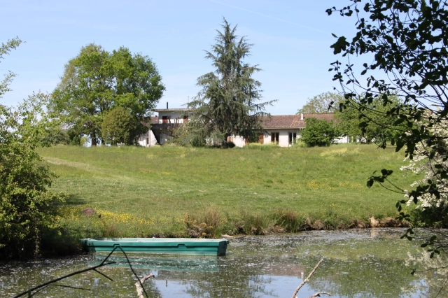 Character Estate with Private Lake, 17th-Century Barn, Guest Cottages and Exceptional Potential for sale for 530,000&euro; in Gironde, Aquitaine