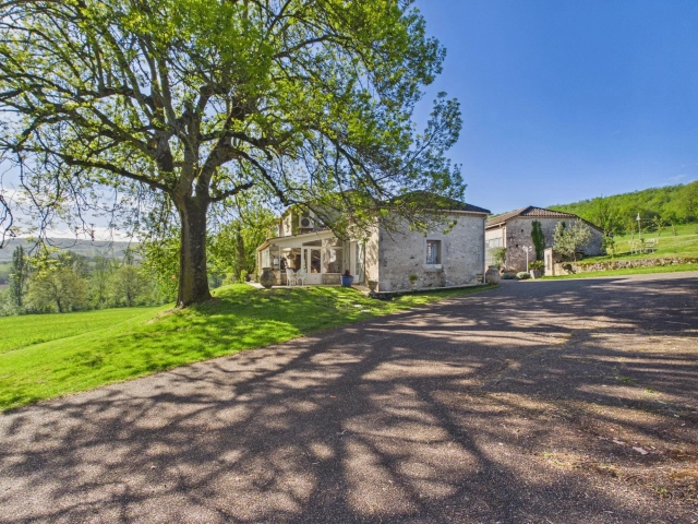 4 Bedroom(s) - 3 Bathroom(s) - 13,380m² land for sale in Lot-et-Garonne, Aquitaine, France - FrenchPropertyPortal.com Charming house with swimming pool close to the medieval village of Penne d'Agenais for sale for 549,000€ in Lot-et-Garonne, Aquitaine
