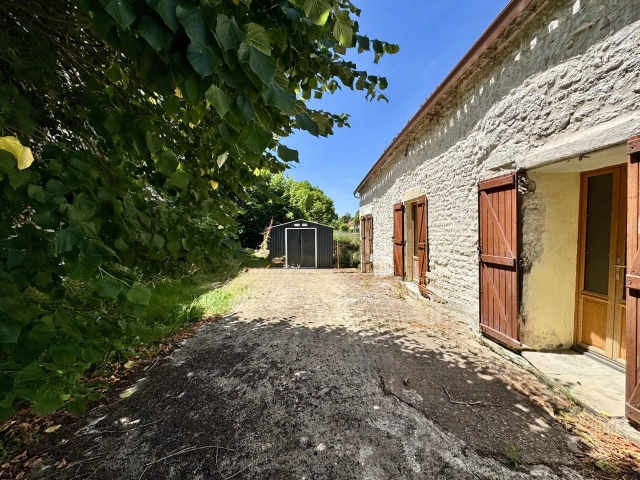 3 Bedroom(s) - 3 Bathroom(s) - 1,866m² land for sale in Dordogne, Aquitaine, France - FrenchPropertyPortal.com Charming village house for sale for 267,500€ in Dordogne, Aquitaine