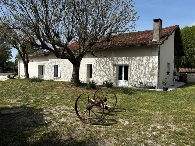 4 Bedroom(s) - 2 Bathroom(s) - 2,794m² land for sale in Charente, Poitou-Charentes, France - FrenchPropertyPortal.com Newly Renovated Detached 2 Bed House plus 2 Bed Annexe for sale for 235,400€ in Charente, Poitou-Charentes