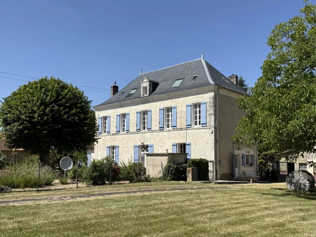Exceptional Riverside Manor Estate with Guest Cottage, Outbuildings and Land for sale for 495,000&euro; in Charente, Poitou-Charentes