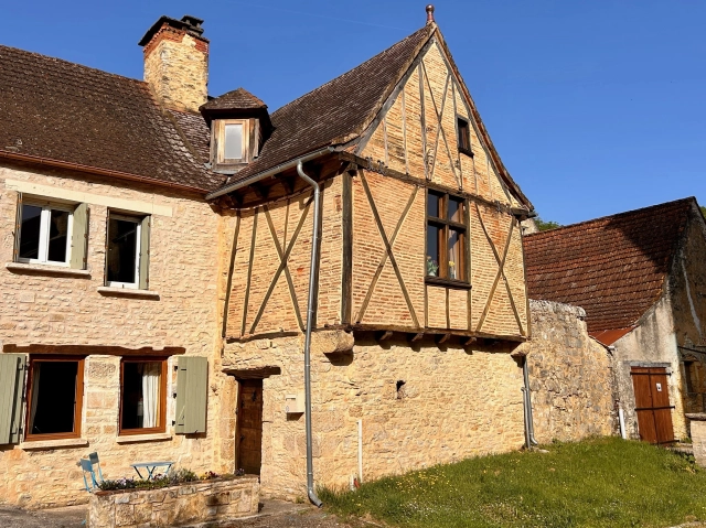 Beautifully renovated stone house with terrace in popular village setting for sale for 196,560&euro; in Lot, Midi-Pyrénées