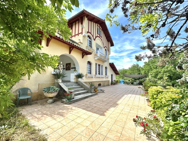 Beautiful character home with views of one of France’s most beautiful villages for sale for 345,000&euro; in Dordogne, Aquitaine