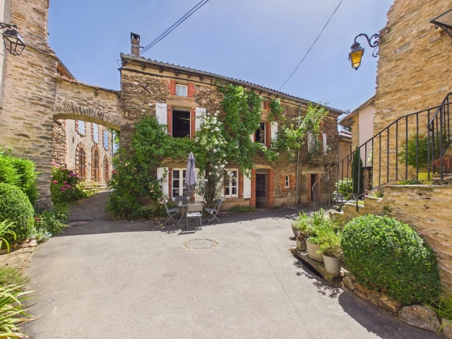 Charming village property with riverside location for sale for 124,200&euro; in Tarn, Midi-Pyrénées