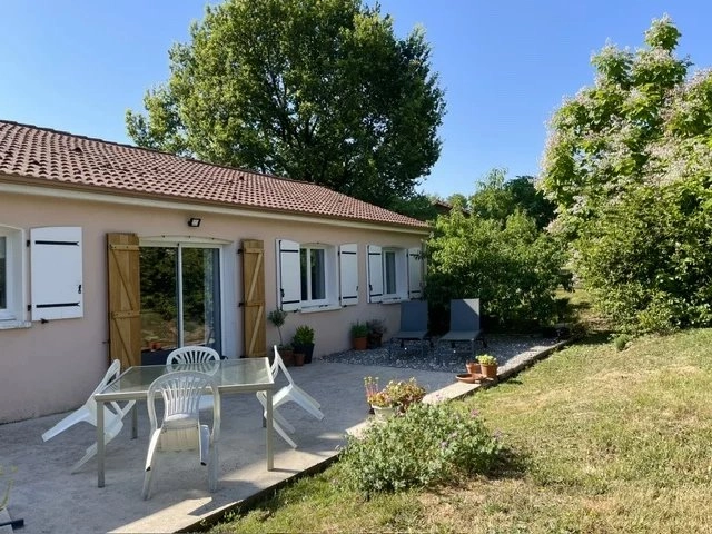 3 Bedroom(s) - 1 Bathroom(s) - 2,483m² land for sale in Haute-Vienne, Limousin, France - FrenchPropertyPortal.com Exquisite bungalow in Oradour-sur-Vayres for sale for 199,800€ in Haute-Vienne, Limousin