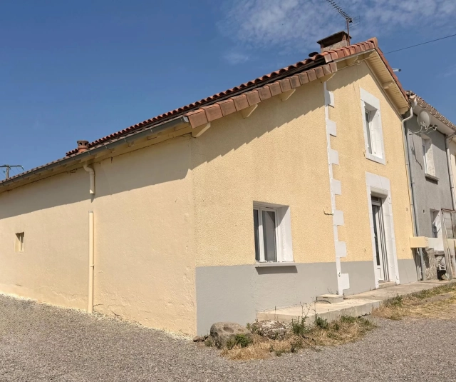 Renovated Three Bedroom Exideuil-sur-Vienne for sale for 147,150&euro; in Charente, Poitou-Charentes