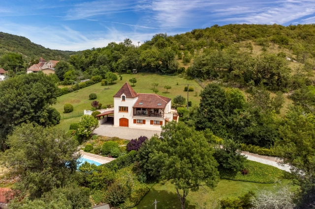 Exceptional Countryside Home with Pool,  Hot Tub and Panoramic Views Near Cahors for sale for 379,000&euro; in Lot, Midi-Pyrénées