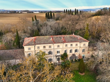 16th Chateau with 5.7 ha of land along the Canal du Midi for sale for 1,000,000&euro; in Aude, Languedoc-Roussillon