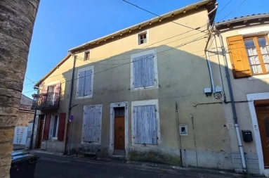 1 Bathroom(s) - 200m² land for sale in Charente, Poitou-Charentes, France - FrenchPropertyPortal.com Townhouse to renovate for sale for 46,000€ in Charente, Poitou-Charentes