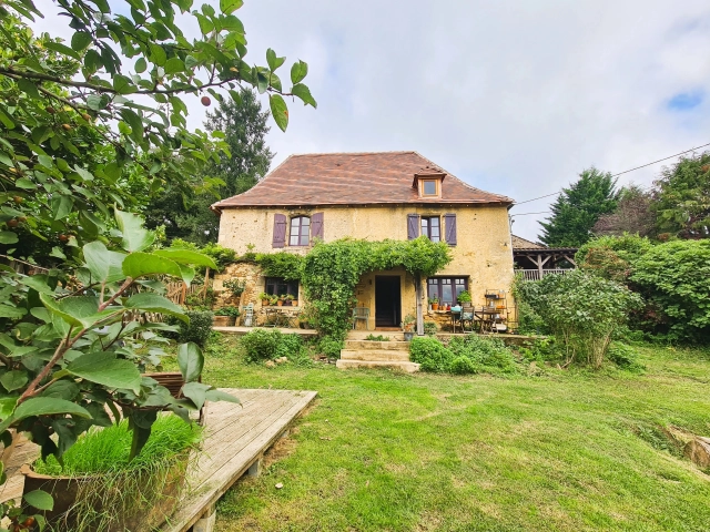 Traditional Stone House with outbuildings, land and VIEWS! for sale for 345,000&euro; in Dordogne, Aquitaine