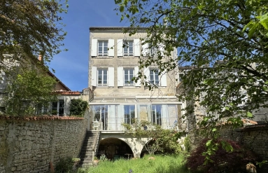 5 Bedroom(s) - 3 Bathroom(s) - 333m² land for sale in Charente, Poitou-Charentes, France - FrenchPropertyPortal.com Impressive, period townhouse with 5 bedrooms, veranda, vaulted cellar and garden for sale for 205,200€ in Charente, Poitou-Charentes
