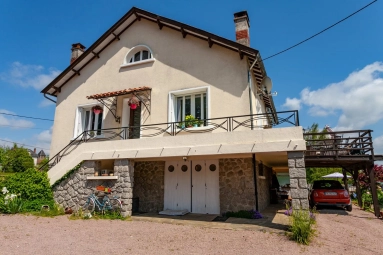 4 Bedroom(s) - 3 Bathroom(s) - 1,652m² land for sale in Dordogne, Aquitaine, France - FrenchPropertyPortal.com Immaculate Village-Edge Home with Pool & Gardens for sale for 250,000€ in Dordogne, Aquitaine
