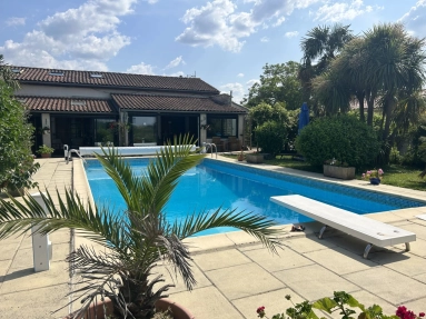 Beautiful Charentaise house with guesthouse and pool for sale for 508,800&euro; in Charente-Maritime, Poitou-Charentes