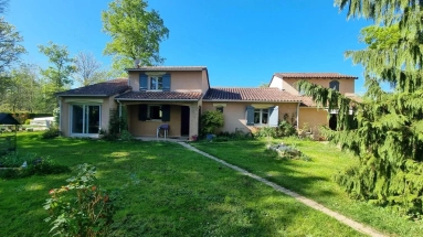 3/4 bed house with apartment and pool for sale for 316,940&euro; in Dordogne, Aquitaine